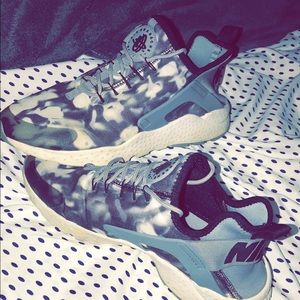 Nike Huaraches tennis shoes